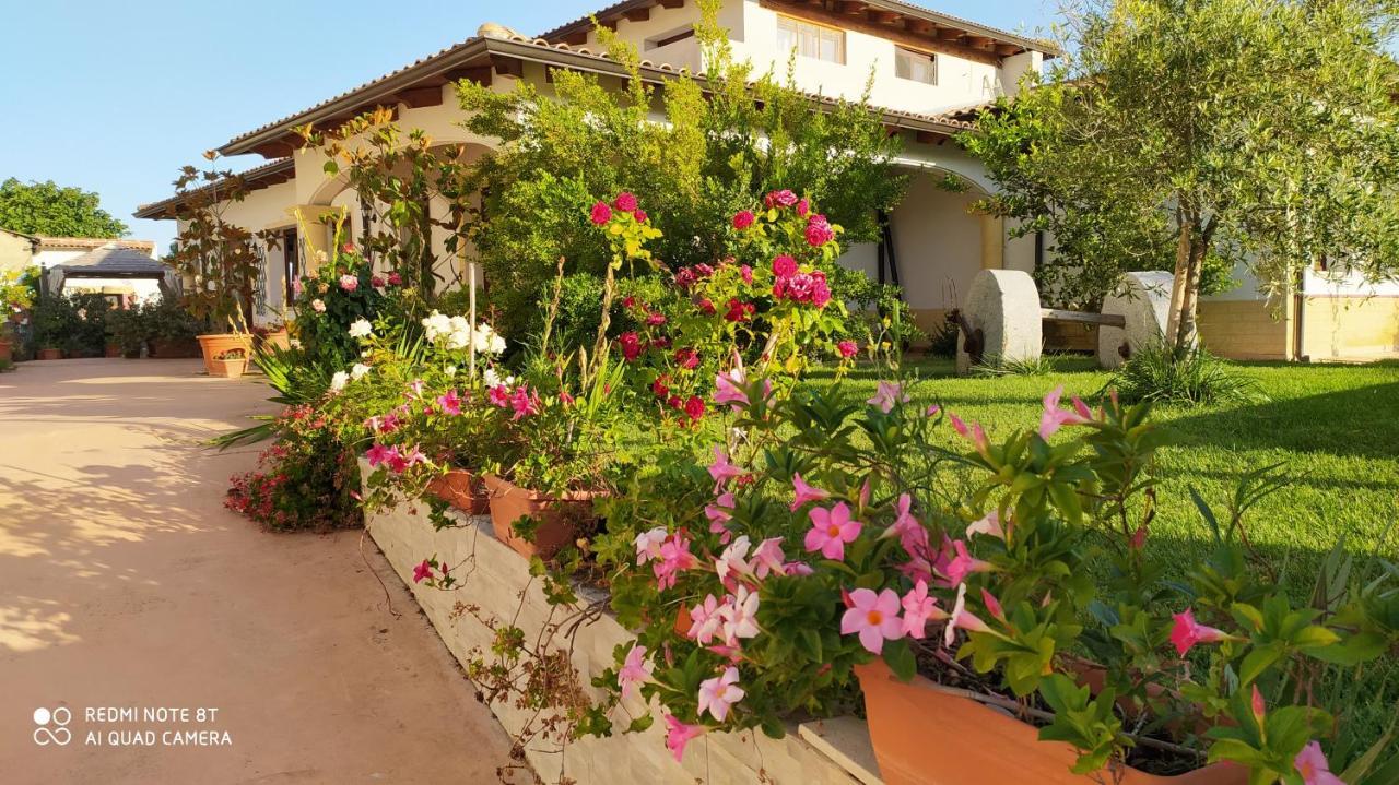 I Giganti Bed & Breakfast Riola Sardo Exterior photo