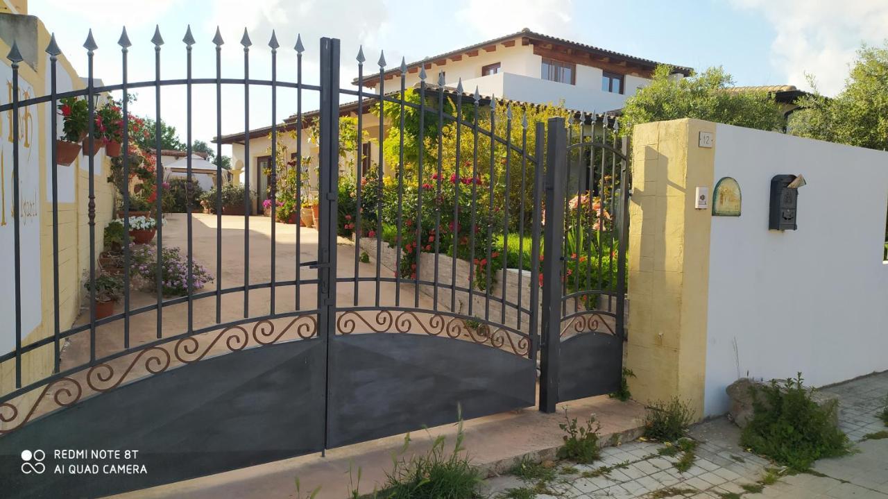 I Giganti Bed & Breakfast Riola Sardo Exterior photo